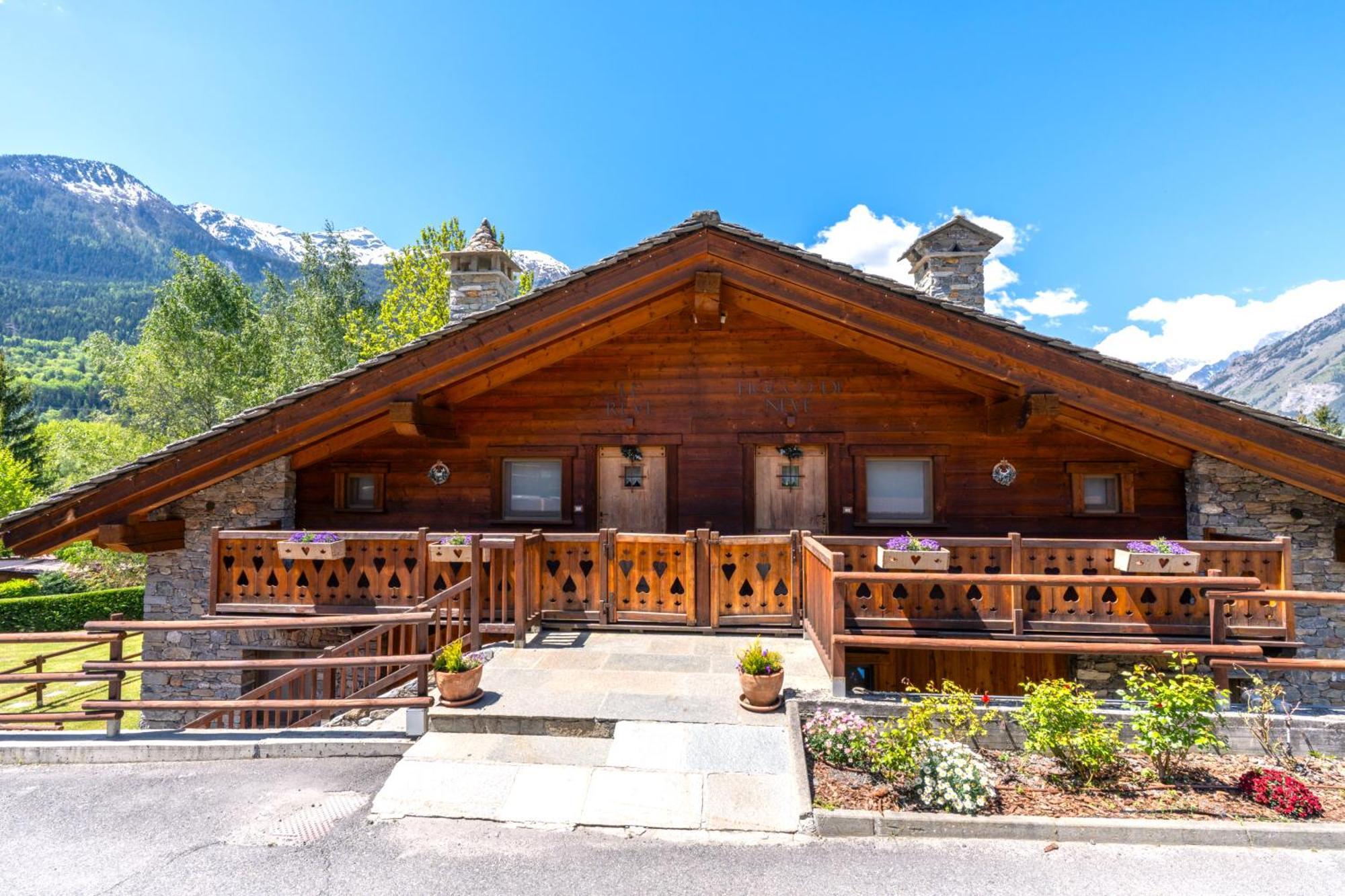 Bijoux Des Alpes - Mont Blanc Village La Salle Esterno foto