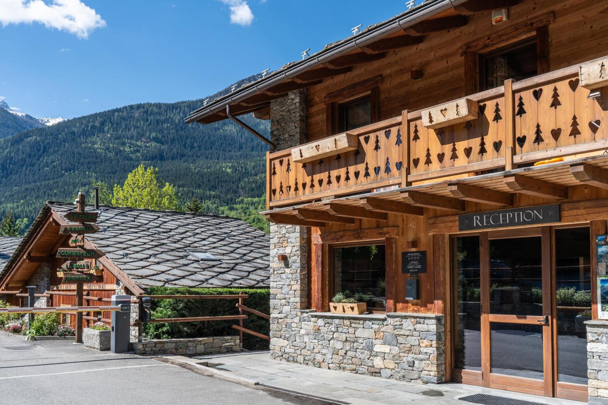 Bijoux Des Alpes - Mont Blanc Village La Salle Esterno foto